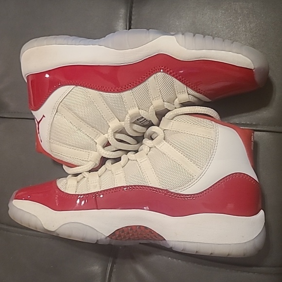Air Jordan 11 Retro (GS) "Cherrys" - Picture 3 of 7